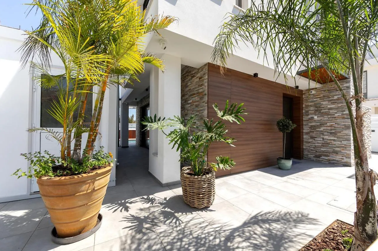 פרוטאראס Chris Le Mare Gold Luxury Villa 0*,